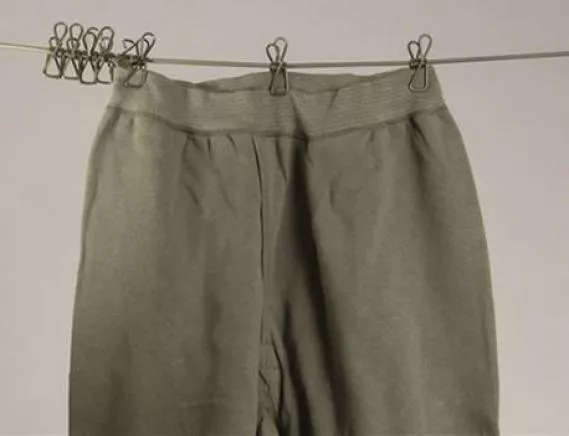ELASTISCHE WÄSCHELEINE MIT KLAMMERN OLIVE