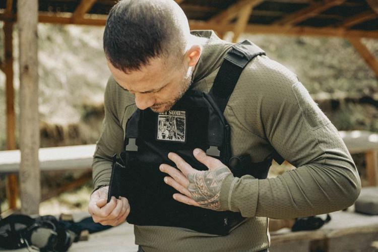 Material: 84 Nylon, 16% Elasthan Temeraturbereich Hot: 19 bis 40°C