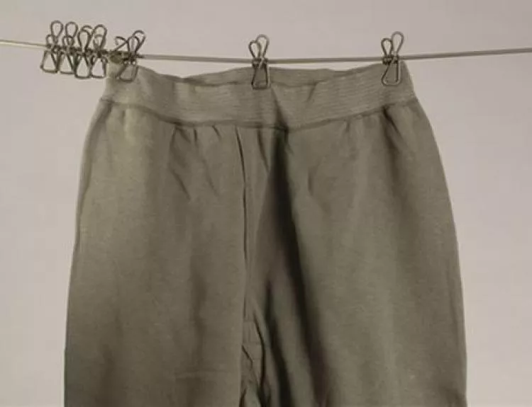 ELASTISCHE WÄSCHELEINE MIT KLAMMERN OLIVE